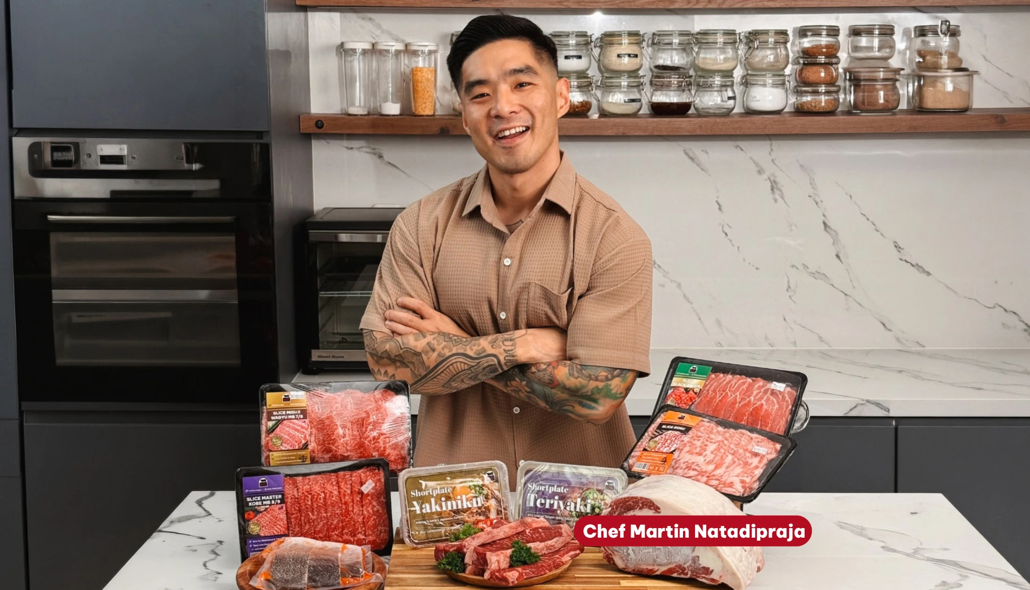 Chef Martin Natadipraja di dapur bersama produk Healthy Wagyu